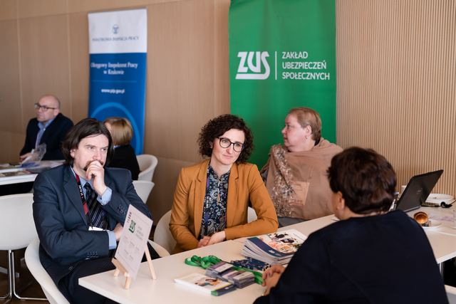 Konsultacje z ekspertami ZUS i inspekcji pracy